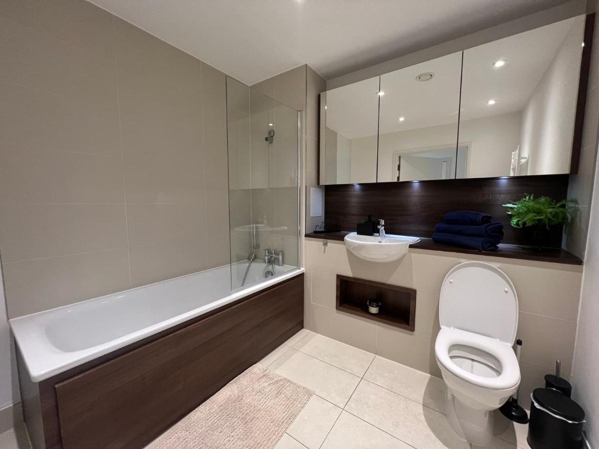 Modern 2Br 2Ba Apt Wparking Sleeps 6 Comfortably Londen Buitenkant foto