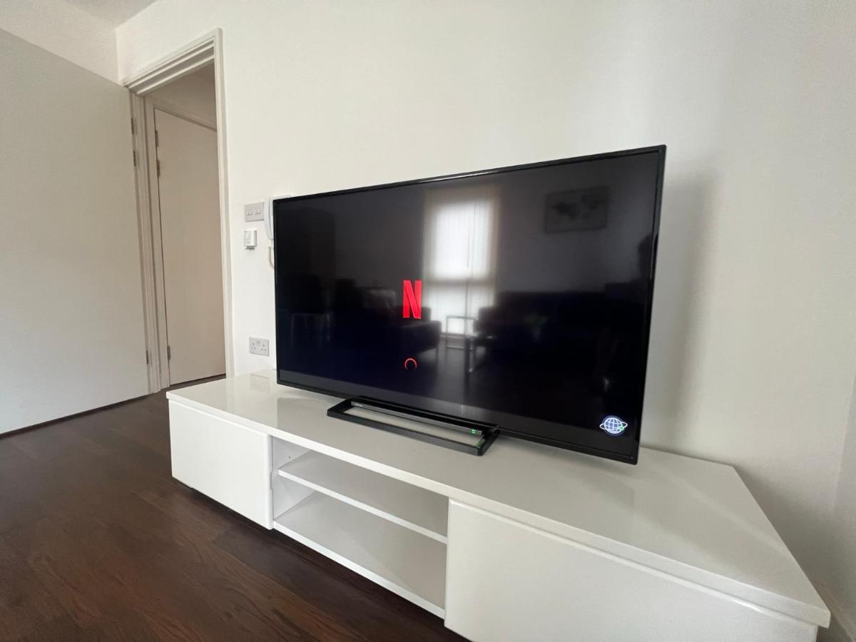 Modern 2Br 2Ba Apt Wparking Sleeps 6 Comfortably Londen Buitenkant foto