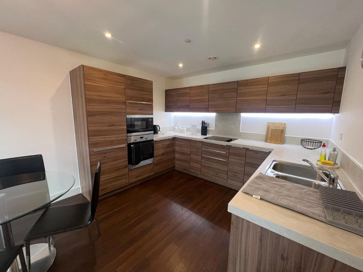 Modern 2Br 2Ba Apt Wparking Sleeps 6 Comfortably Londen Buitenkant foto