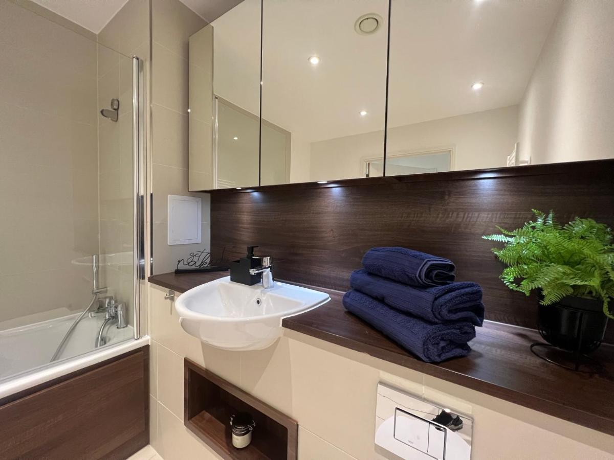 Modern 2Br 2Ba Apt Wparking Sleeps 6 Comfortably Londen Buitenkant foto