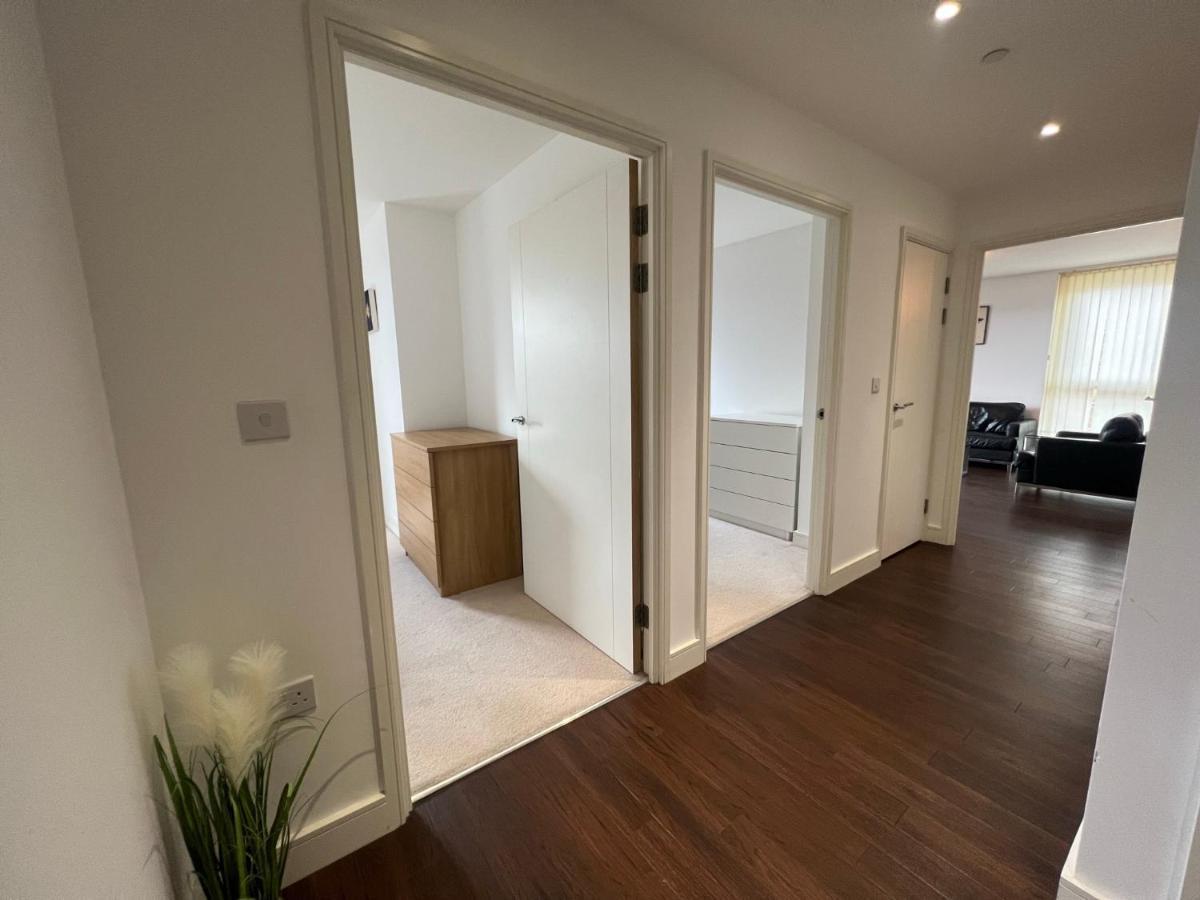 Modern 2Br 2Ba Apt Wparking Sleeps 6 Comfortably Londen Buitenkant foto