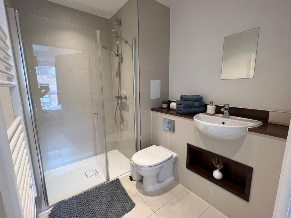 Modern 2Br 2Ba Apt Wparking Sleeps 6 Comfortably Londen Buitenkant foto